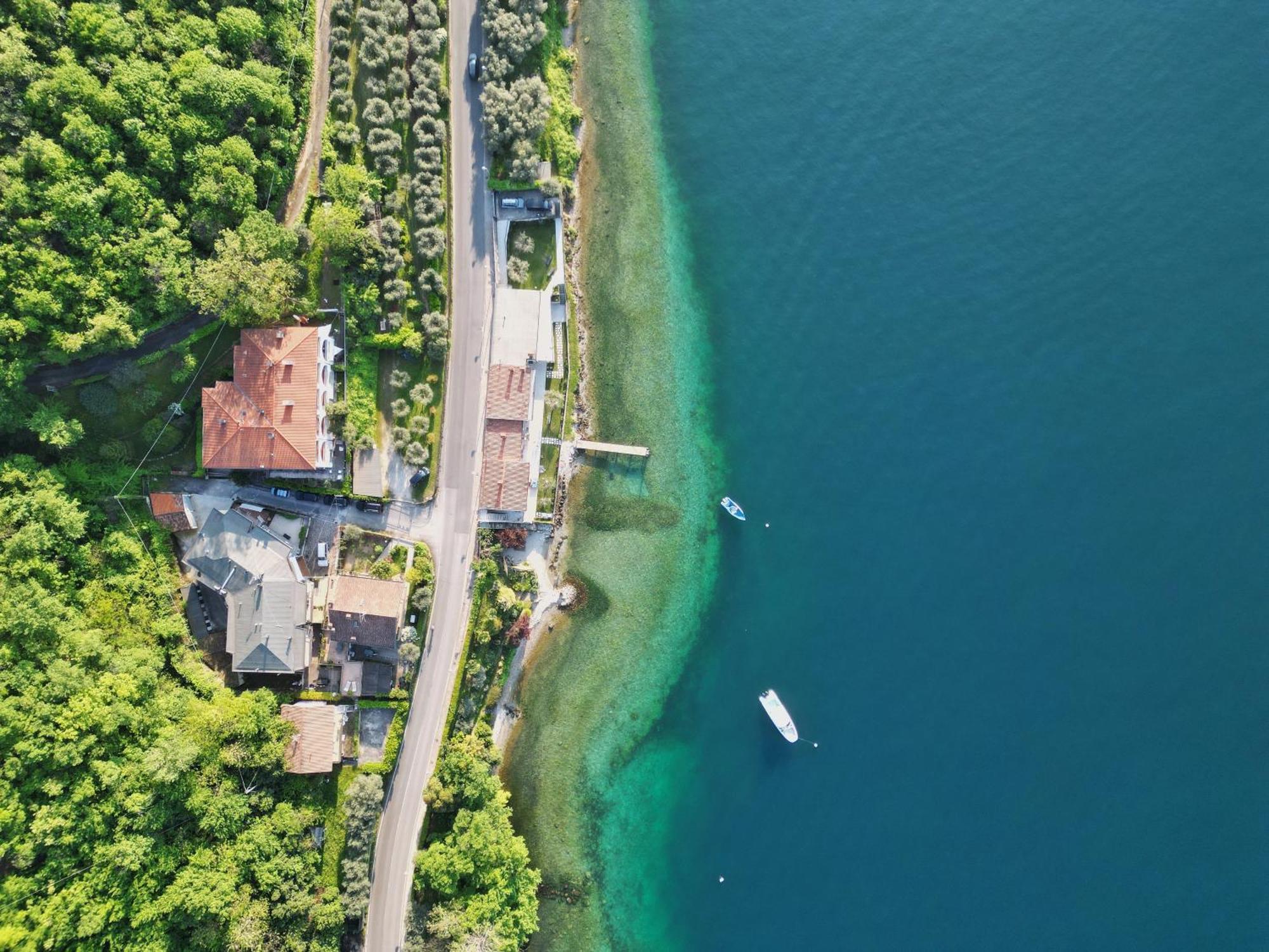 Azzurra Apartment Salo Bagian luar foto