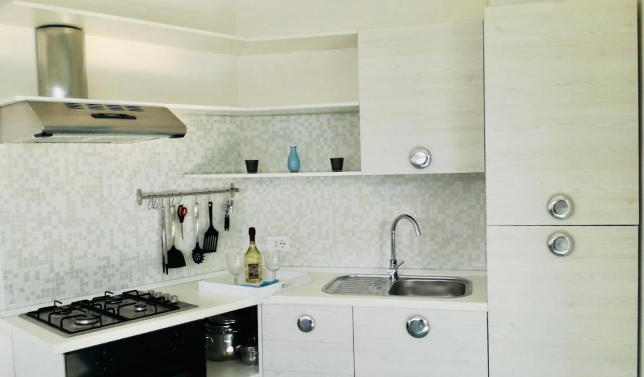 Azzurra Apartment Salo Bagian luar foto